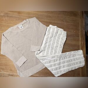 Tribal Shimmer Beige Knit Sweater / matching Crop Pants
Adorable casual outfit!
